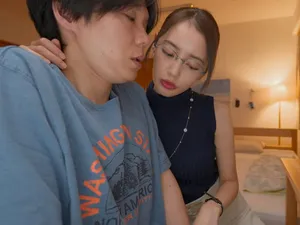Để vợ Tsumugi Akari ở nhà cho cấp dưới địt