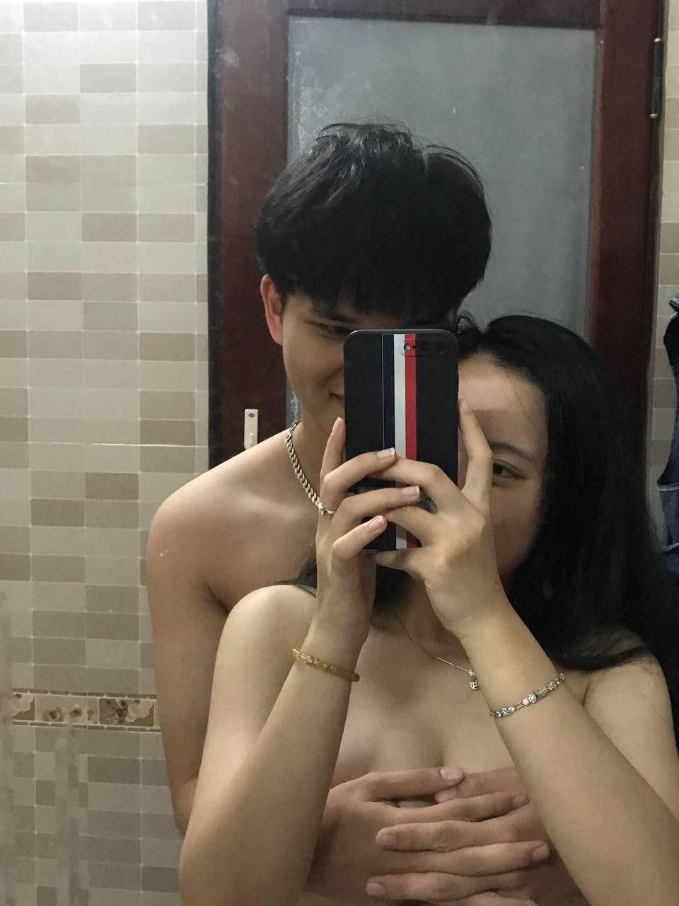 Nữ hoàng ngực khủng "NicoLove Nicole" vừa cho ra mắt tác phẩm mới "Lonely Young Wife Sex Fantasy" trong đó cô quan hệ tình dục trên ghế sofa và xuất tinh từ phía sau...
